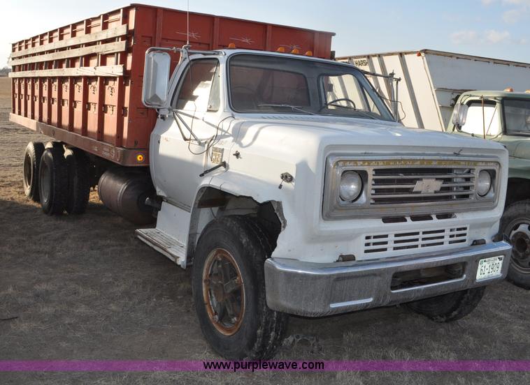 image for item C3427 1976 Chevrolet C65 grain truck