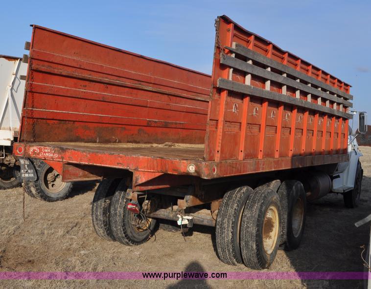 image for item C3427 1976 Chevrolet C65 grain truck