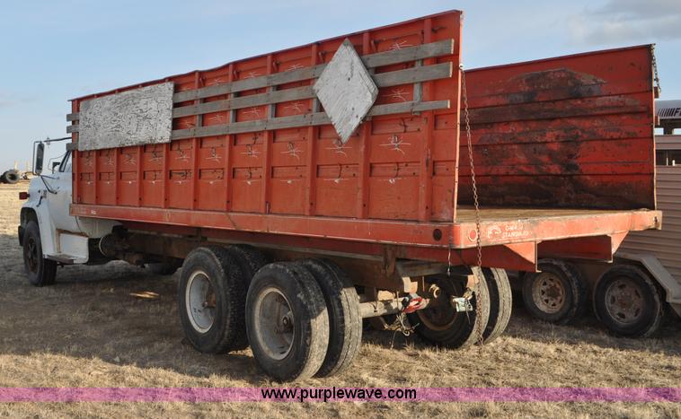 image for item C3427 1976 Chevrolet C65 grain truck