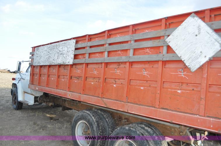 image for item C3427 1976 Chevrolet C65 grain truck