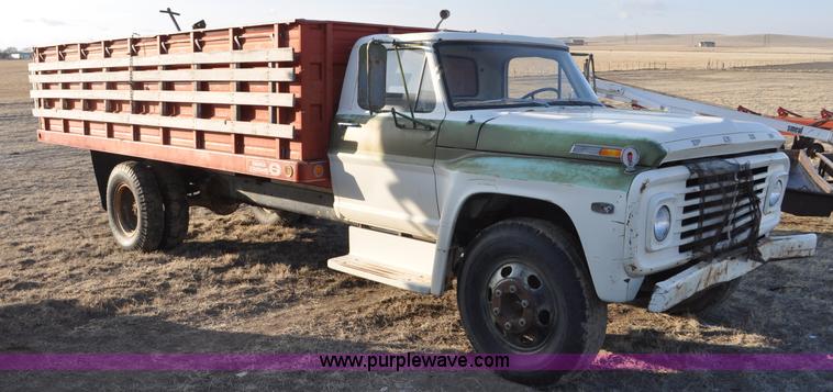 image for item C3429 1970 Ford F600 grain truck