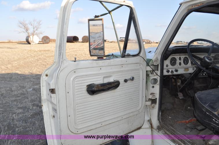 image for item C3429 1970 Ford F600 grain truck