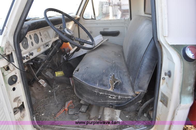 image for item C3429 1970 Ford F600 grain truck