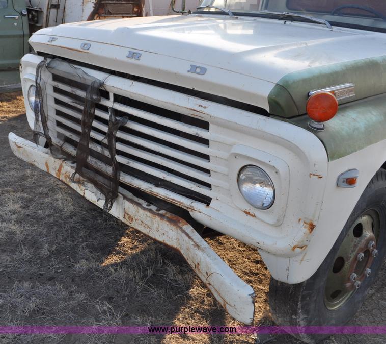 image for item C3429 1970 Ford F600 grain truck