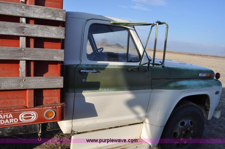 image for item C3429 1970 Ford F600 grain truck