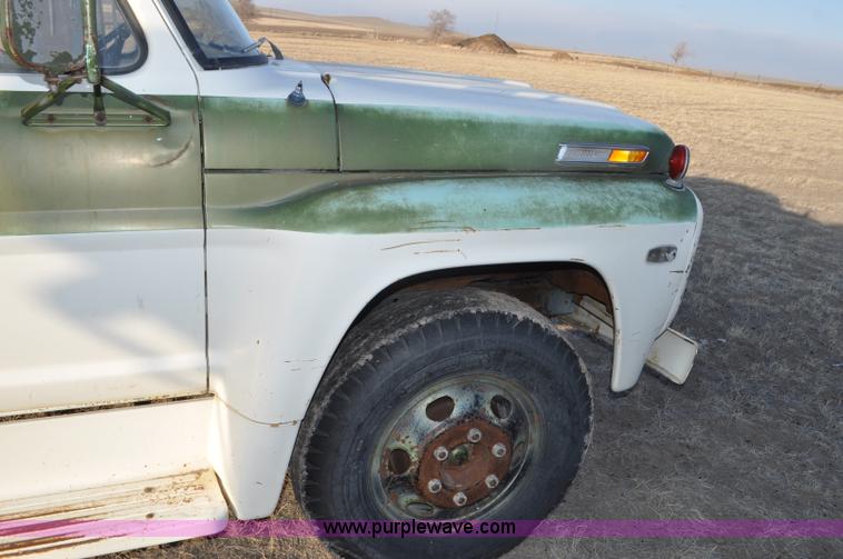 image for item C3429 1970 Ford F600 grain truck