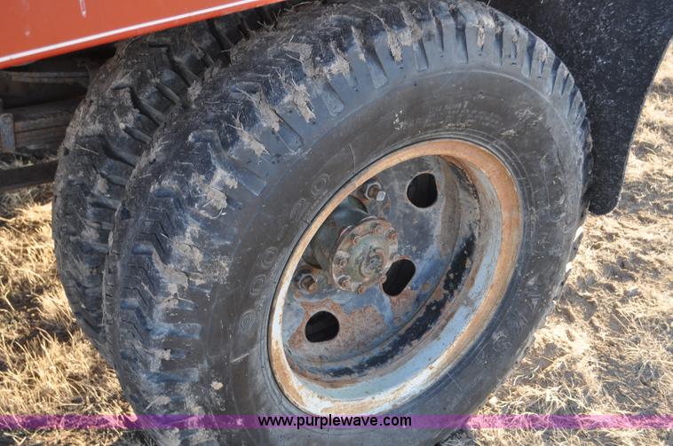 image for item C3429 1970 Ford F600 grain truck