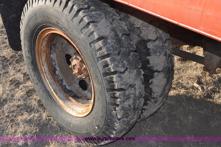 image for item C3429 1970 Ford F600 grain truck