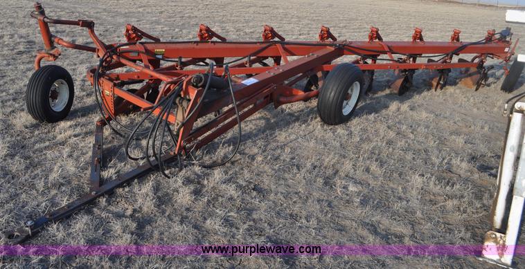 image for item C3431 International 700 one way plow