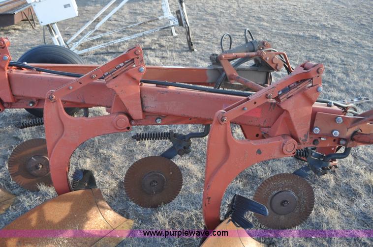 image for item C3431 International 700 one way plow