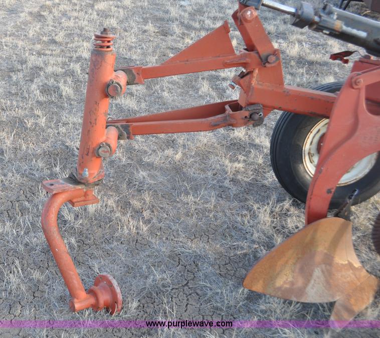 image for item C3431 International 700 one way plow