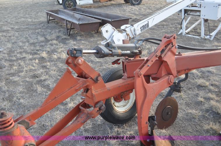 image for item C3431 International 700 one way plow