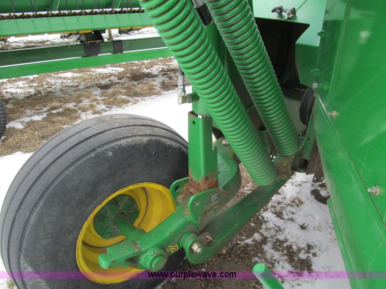 image for item D7153 2005 John Deere 946 mower conditioner