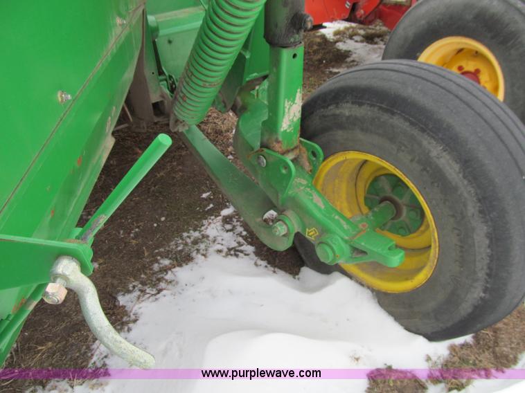 image for item D7153 2005 John Deere 946 mower conditioner