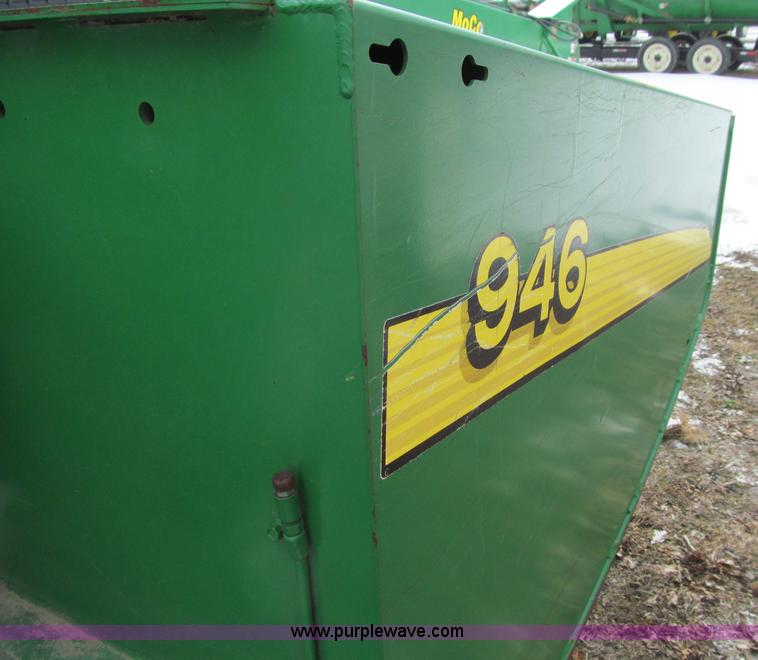 image for item D7153 2005 John Deere 946 mower conditioner