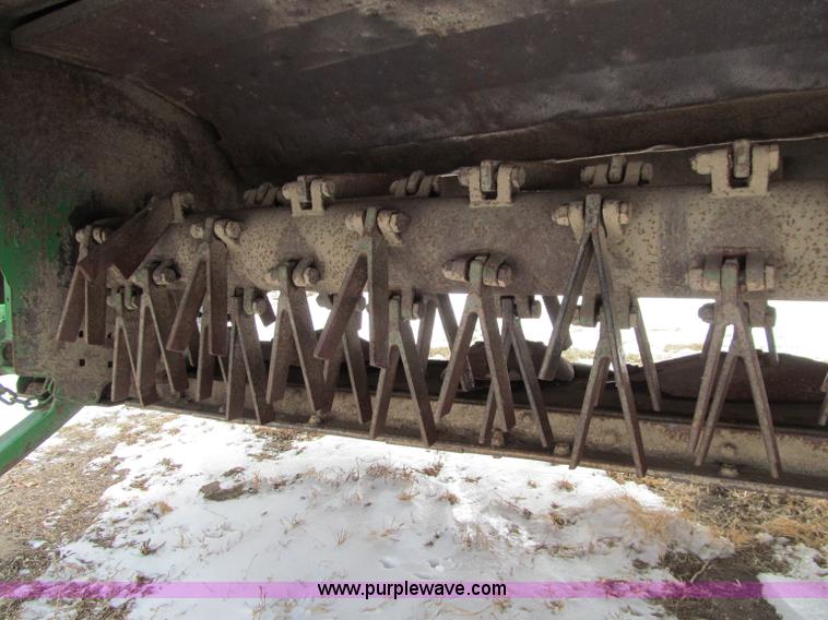 image for item D7153 2005 John Deere 946 mower conditioner