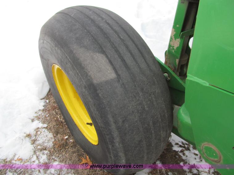 image for item D7153 2005 John Deere 946 mower conditioner