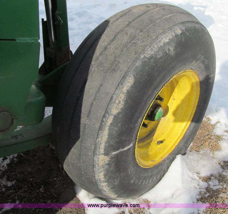 image for item D7153 2005 John Deere 946 mower conditioner