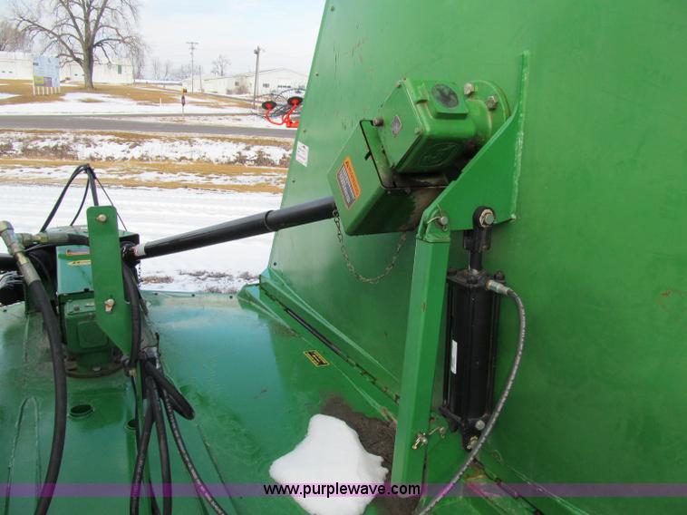 image for item D7158 2003 John Deere HX20 batwing mower