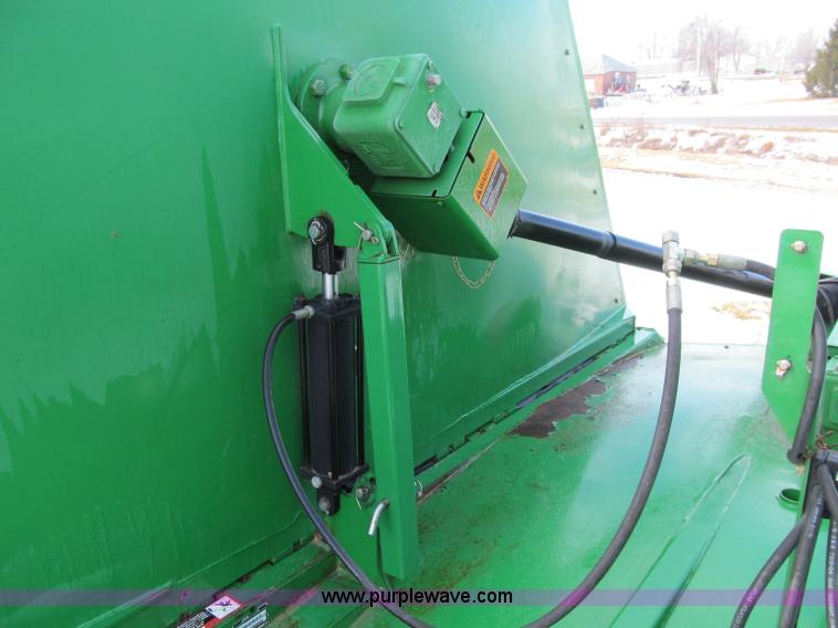 image for item D7158 2003 John Deere HX20 batwing mower