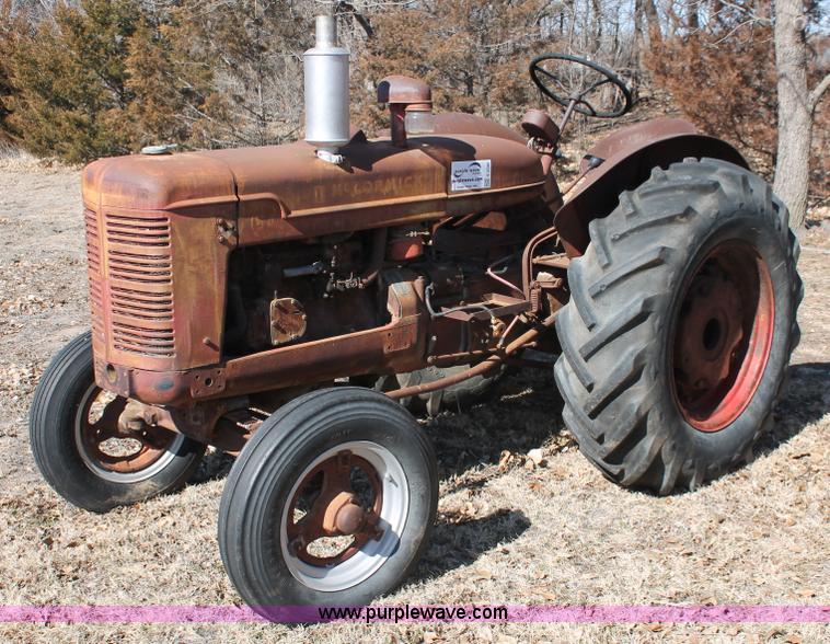 image for item E2586 1950 International Harvester McCormick-Deering W-4 tractor