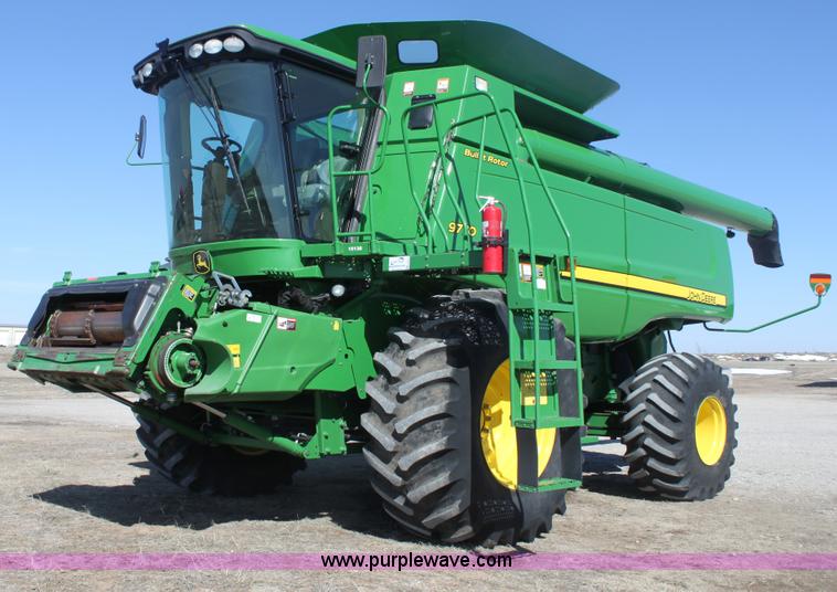 image for item E8451 2009 John Deere 9770 STS combine