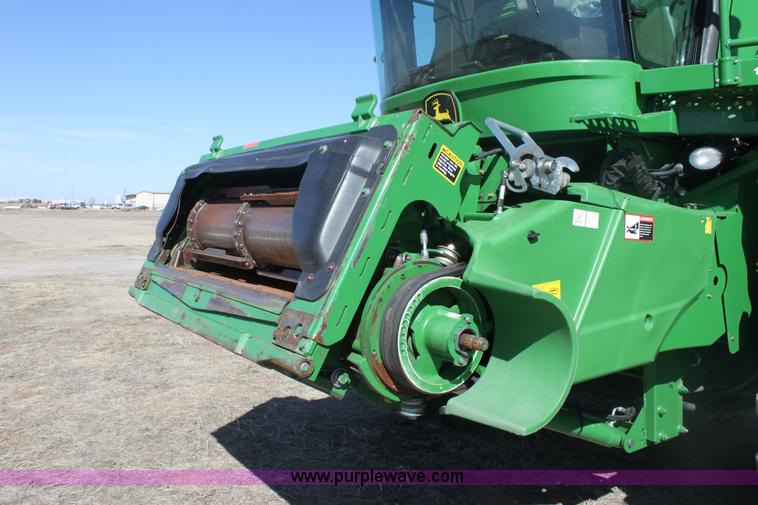 image for item E8451 2009 John Deere 9770 STS combine