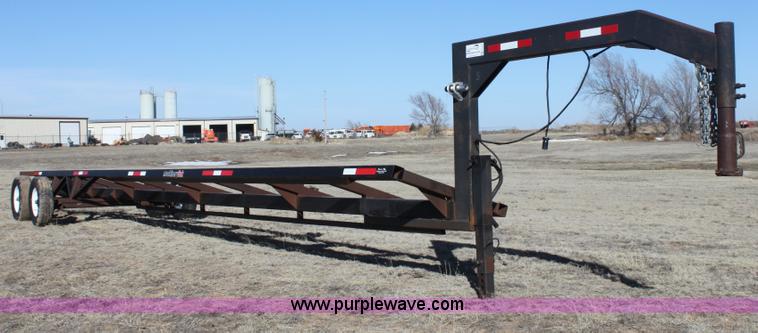 image for item E8453 2005 Maurer Mfg. gooseneck header trailer