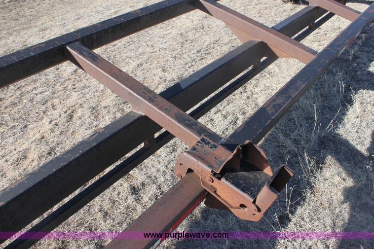 image for item E8453 2005 Maurer Mfg. gooseneck header trailer