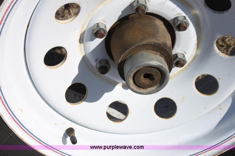 image for item E8453 2005 Maurer Mfg. gooseneck header trailer