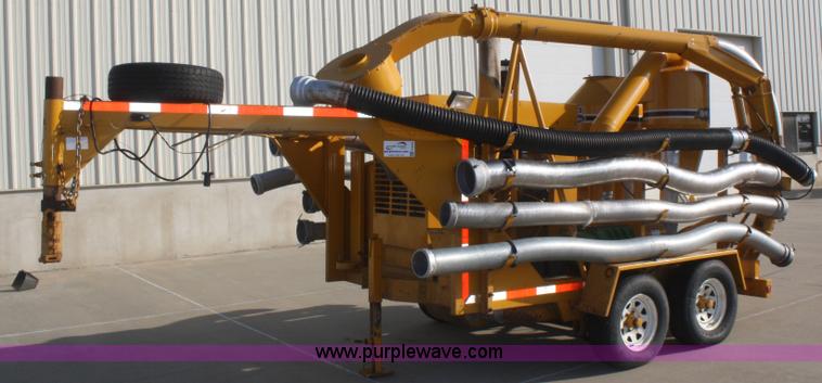 image for item F2573 2006 Walinga 7614D Ultra Vac grain vac on trailer