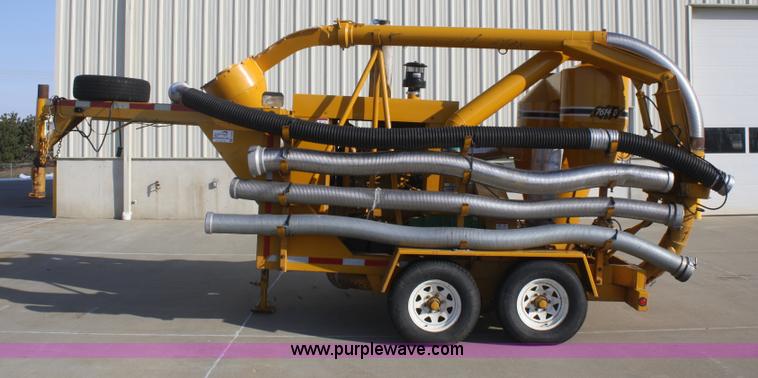image for item F2573 2006 Walinga 7614D Ultra Vac grain vac on trailer