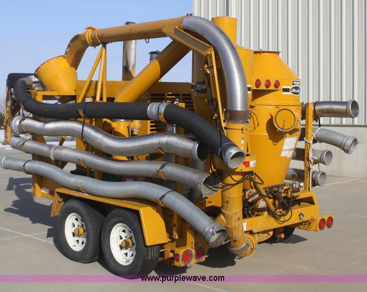 image for item F2573 2006 Walinga 7614D Ultra Vac grain vac on trailer