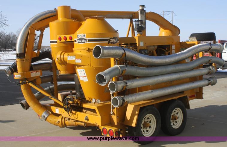 image for item F2573 2006 Walinga 7614D Ultra Vac grain vac on trailer