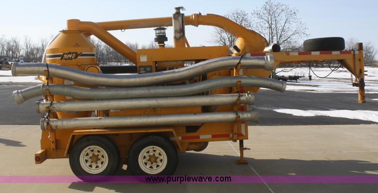 image for item F2573 2006 Walinga 7614D Ultra Vac grain vac on trailer