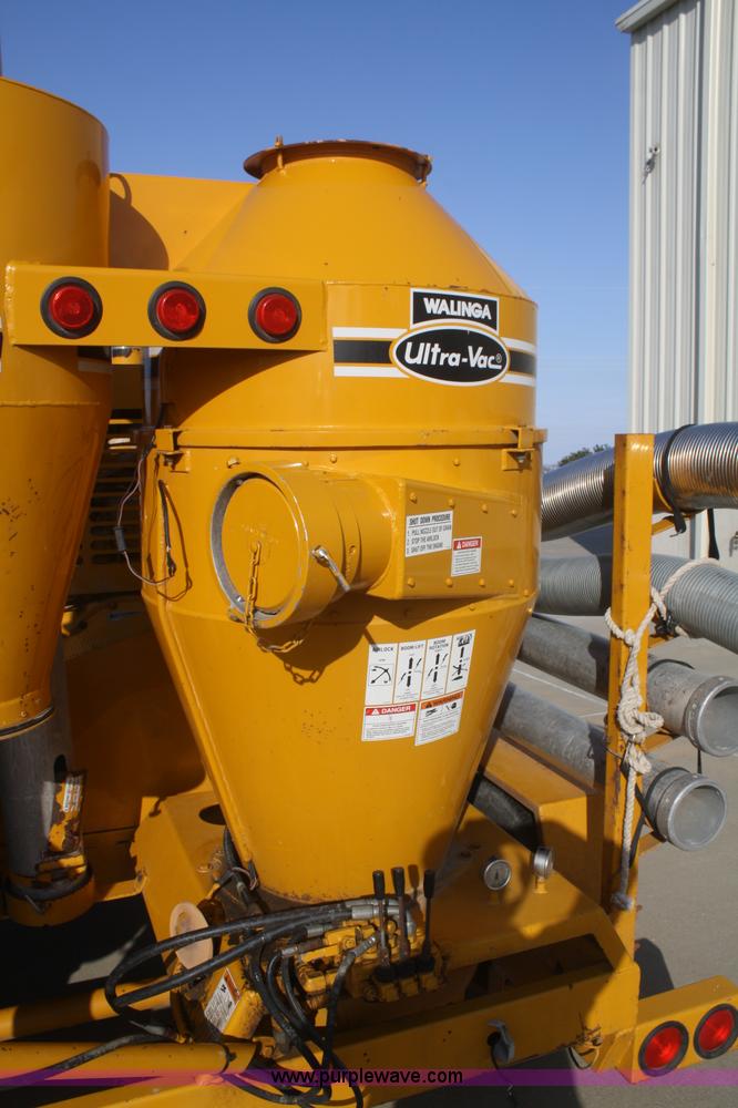 image for item F2573 2006 Walinga 7614D Ultra Vac grain vac on trailer
