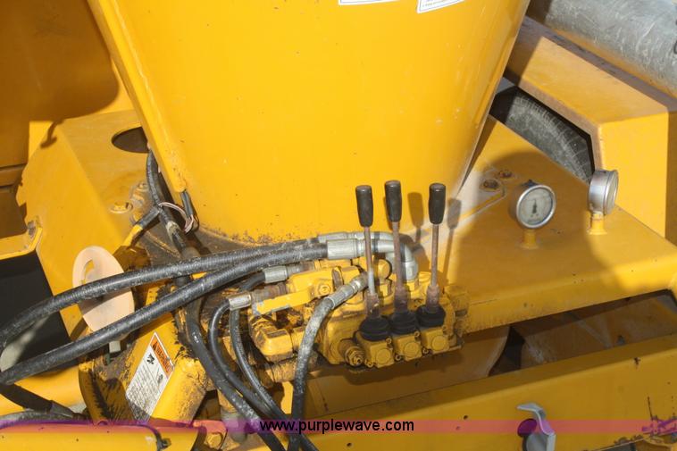 image for item F2573 2006 Walinga 7614D Ultra Vac grain vac on trailer