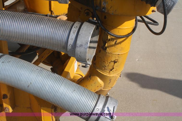 image for item F2573 2006 Walinga 7614D Ultra Vac grain vac on trailer