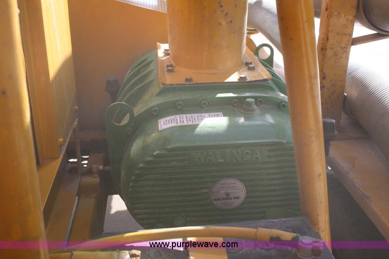 image for item F2573 2006 Walinga 7614D Ultra Vac grain vac on trailer
