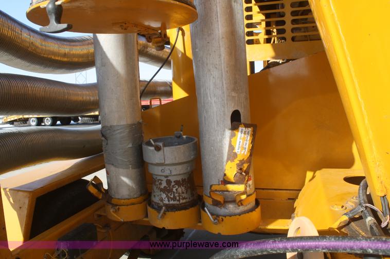 image for item F2573 2006 Walinga 7614D Ultra Vac grain vac on trailer