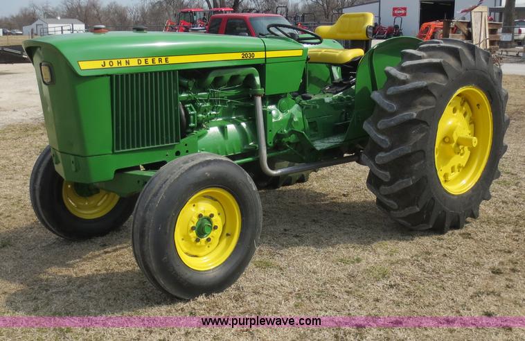 image for item F6607 John Deere 2030 tractor