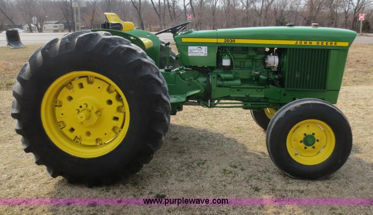 image for item F6607 John Deere 2030 tractor