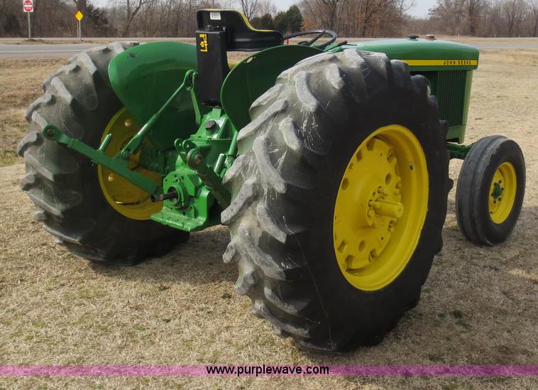 image for item F6607 John Deere 2030 tractor
