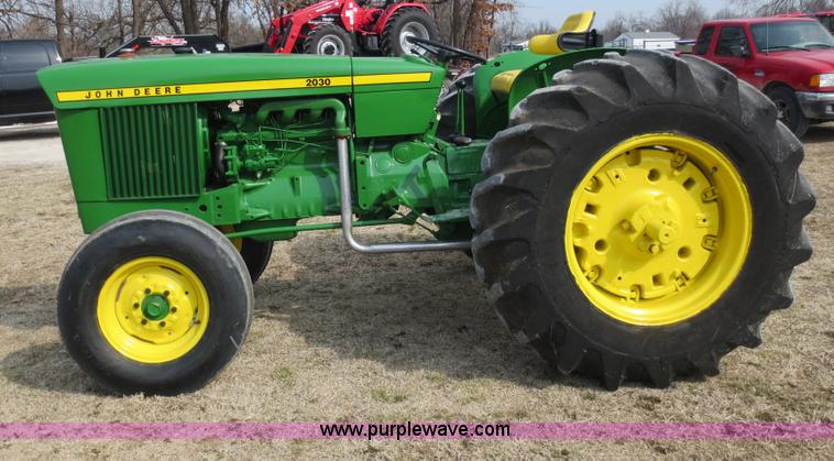 image for item F6607 John Deere 2030 tractor