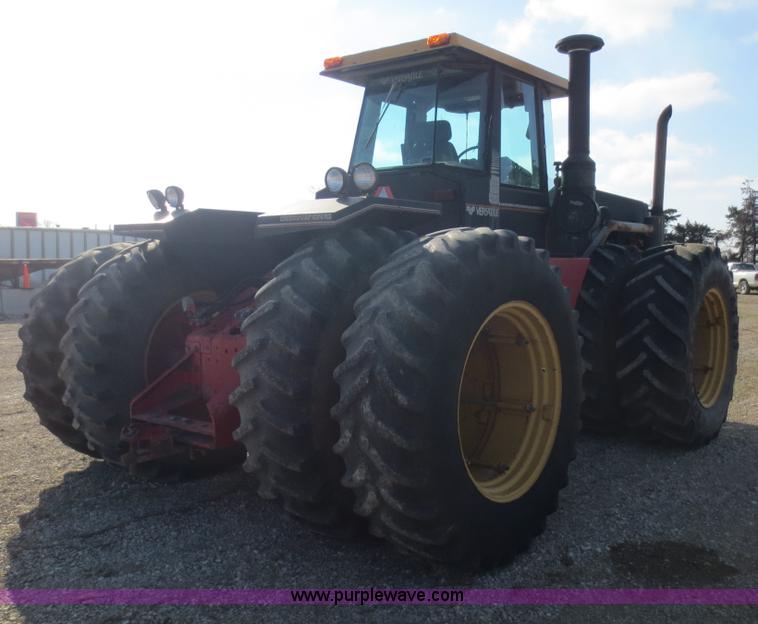 image for item F6609 Versatile 876 4WD tractor