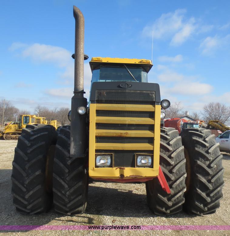 image for item F6609 Versatile 876 4WD tractor