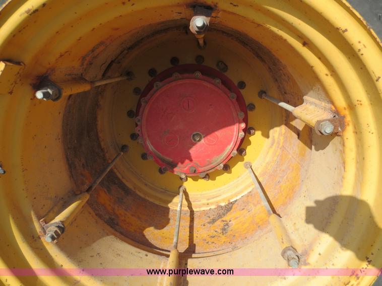 image for item F6609 Versatile 876 4WD tractor