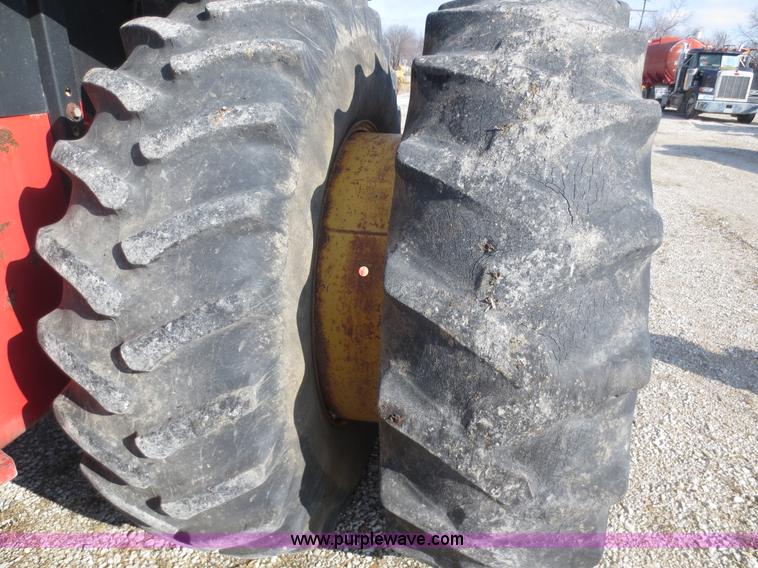 image for item F6609 Versatile 876 4WD tractor