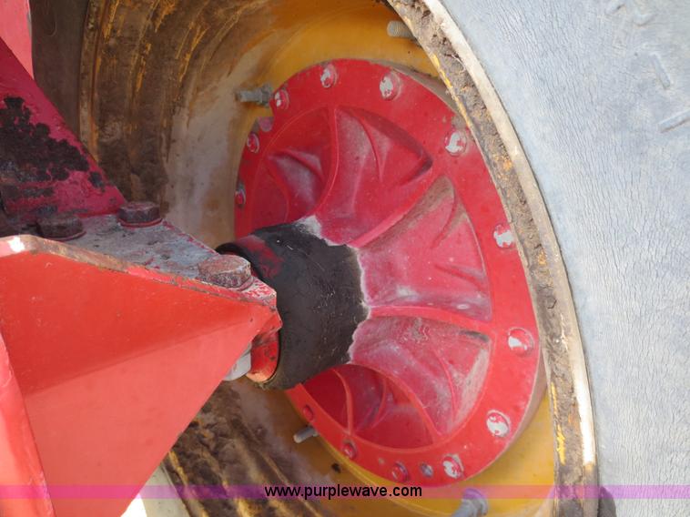 image for item F6609 Versatile 876 4WD tractor