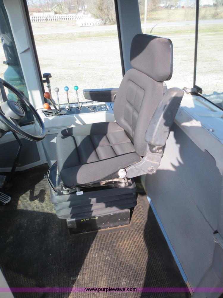 image for item F6609 Versatile 876 4WD tractor